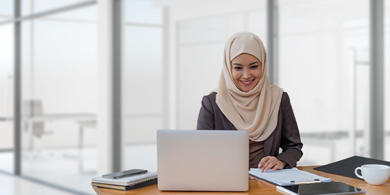 woman working on the computer