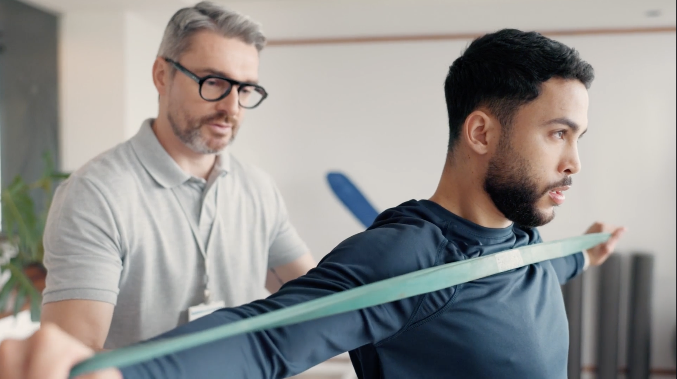 di-1 Physical Therapist working with a client