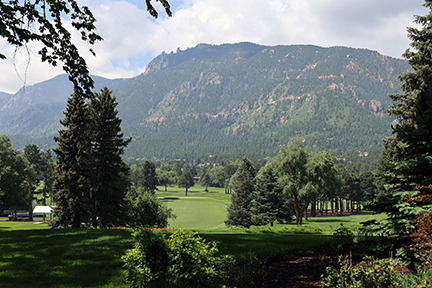 view of the mountain from the golf course thumbnail