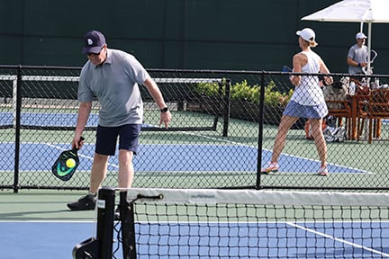 pickelball player serving the ball